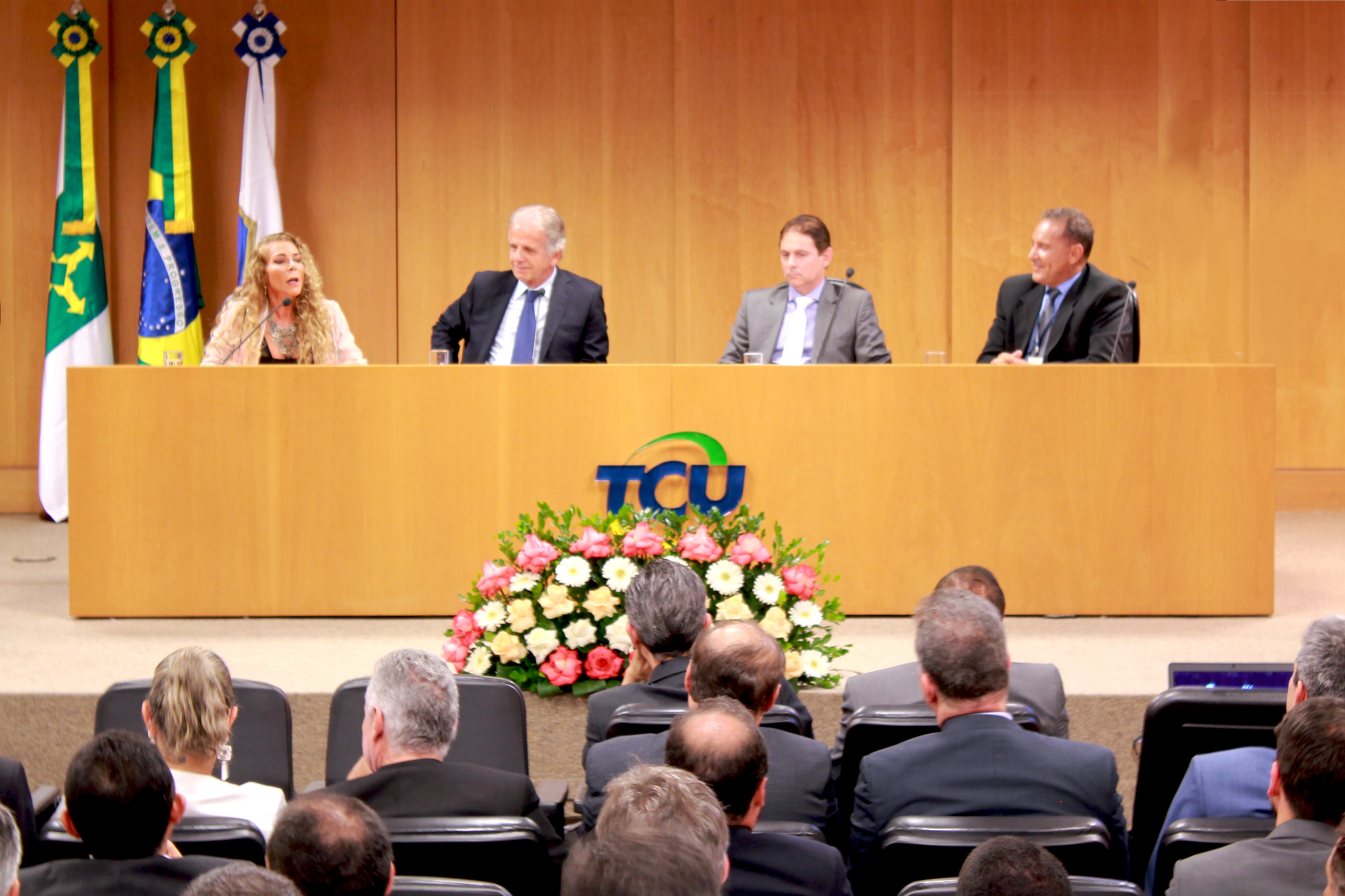 Compuseram a mesa Dra Cristina Machado, Min. José Múcio Monteiro, Wederson Moreira e Eduardo Rodovalho. 