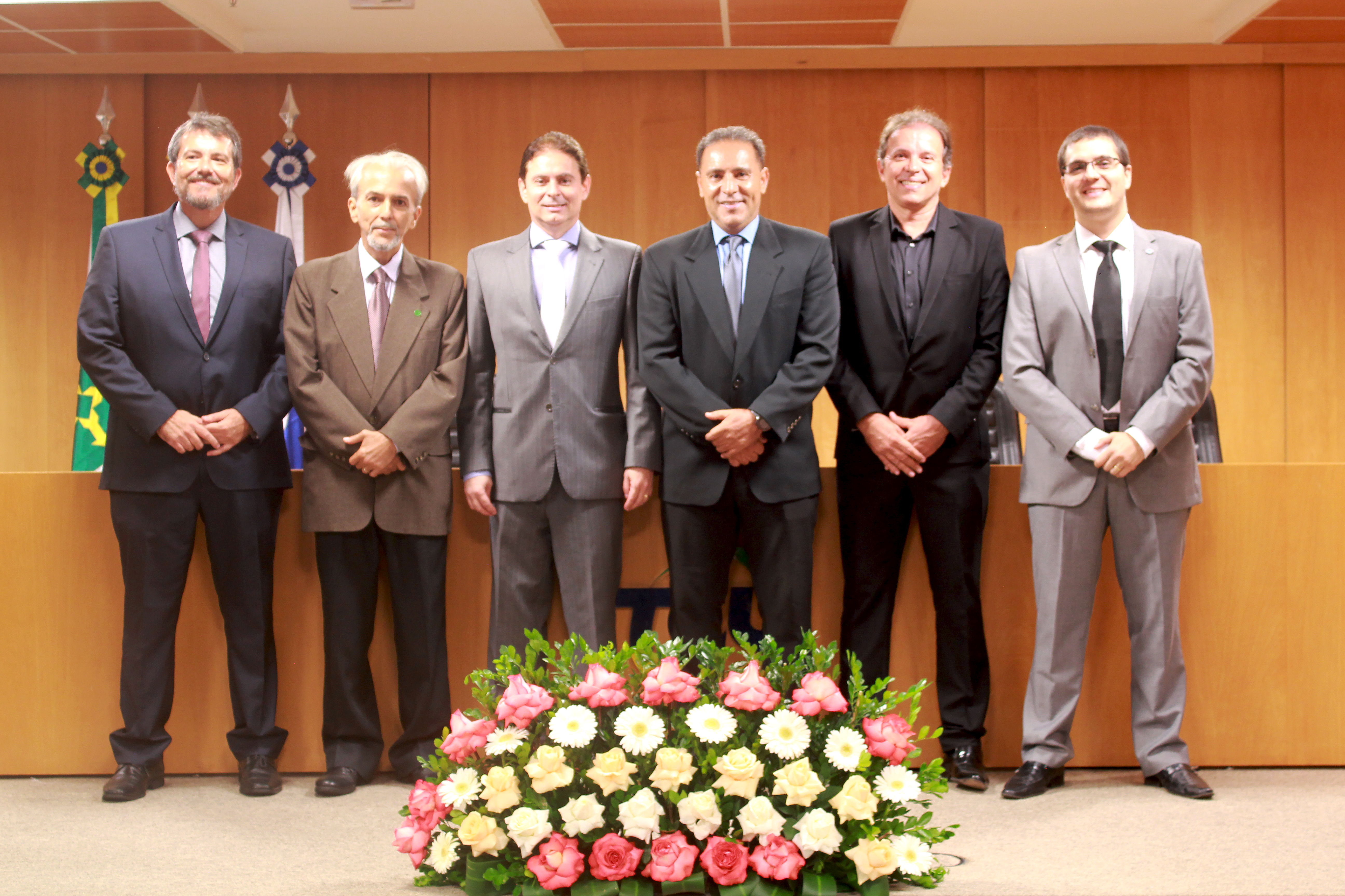 Membros da nova diretoria: Carlos Henrique Caldeira, Marcos Valério, Wederson Moreira, Eduardo Rodovalho, Roberto Correa e André Torres. 